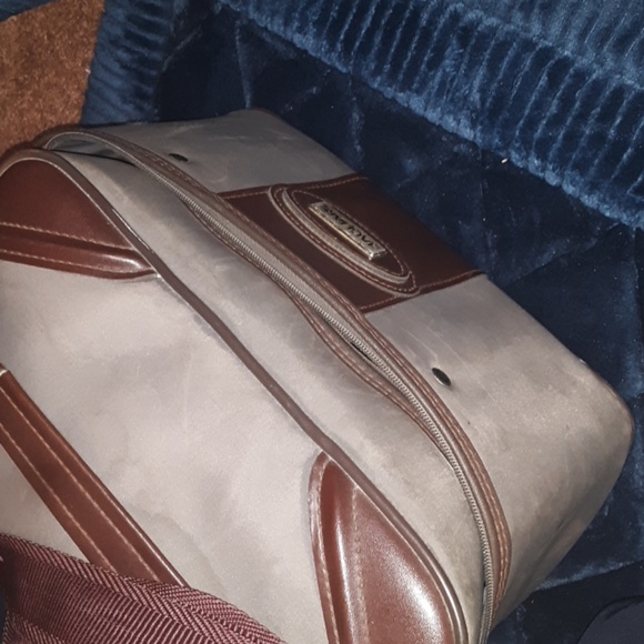 Vintage Leather Jaguar Carry On Make up Bag - Picture 3 of 3